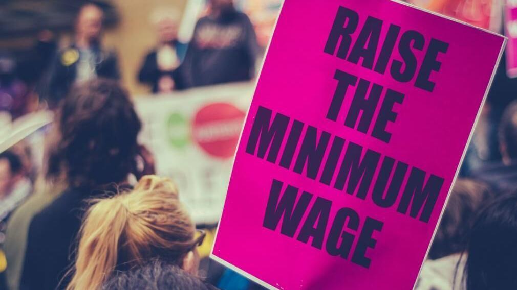 Raise the Wage is circulating petition to increase minimum pay in Nebraska to $15 per hour